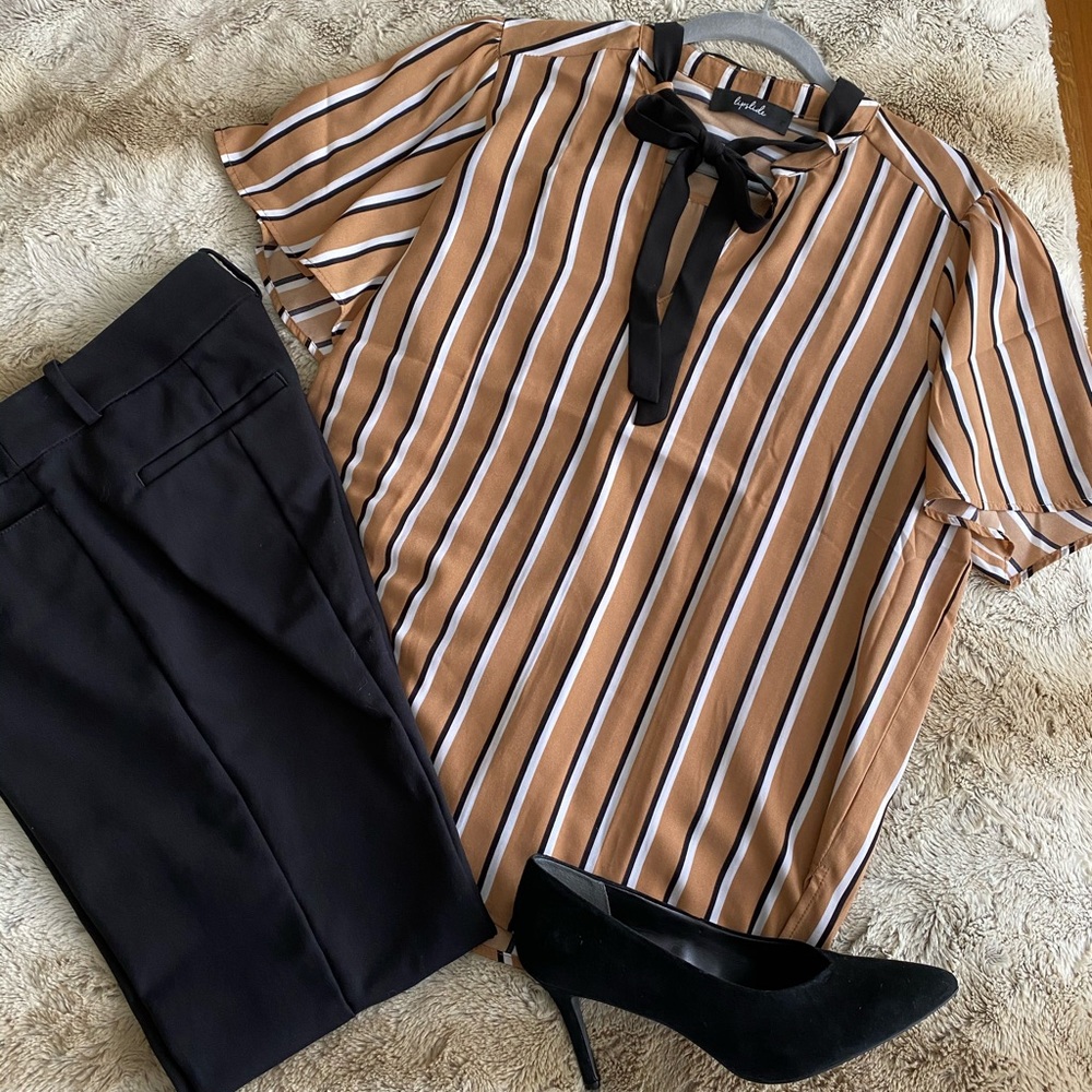 2/$15🌺 Lipslide tan/black/white striped top